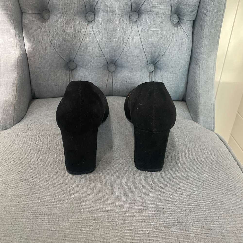 Kelly & Katie Black Women's Pumps - Picture 4 of 6